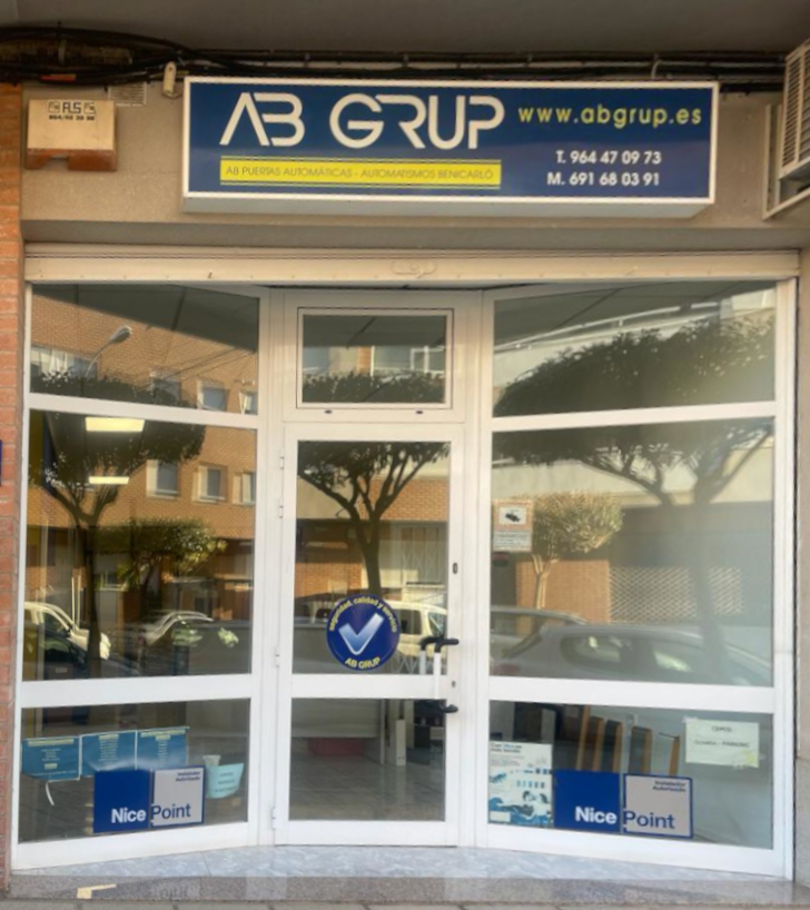 Fachada de la tienda física de AB Grup en Benicarló